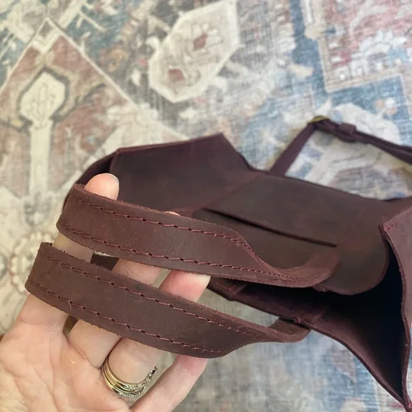 Portland leather goods Lola crossbody tote - Picture 4 of 7